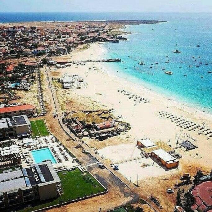 Bright, Luxury And Modern Less Than 500M -Beach Apartment Santa Maria Bagian luar foto
